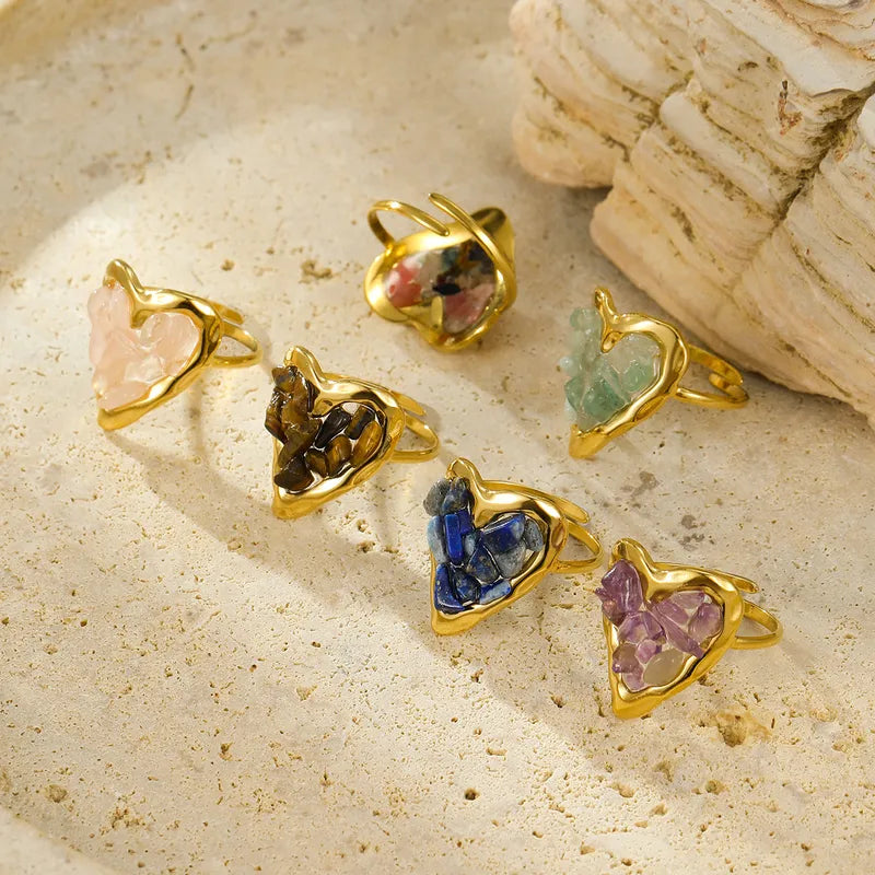 Anillo forma de corazón piedras