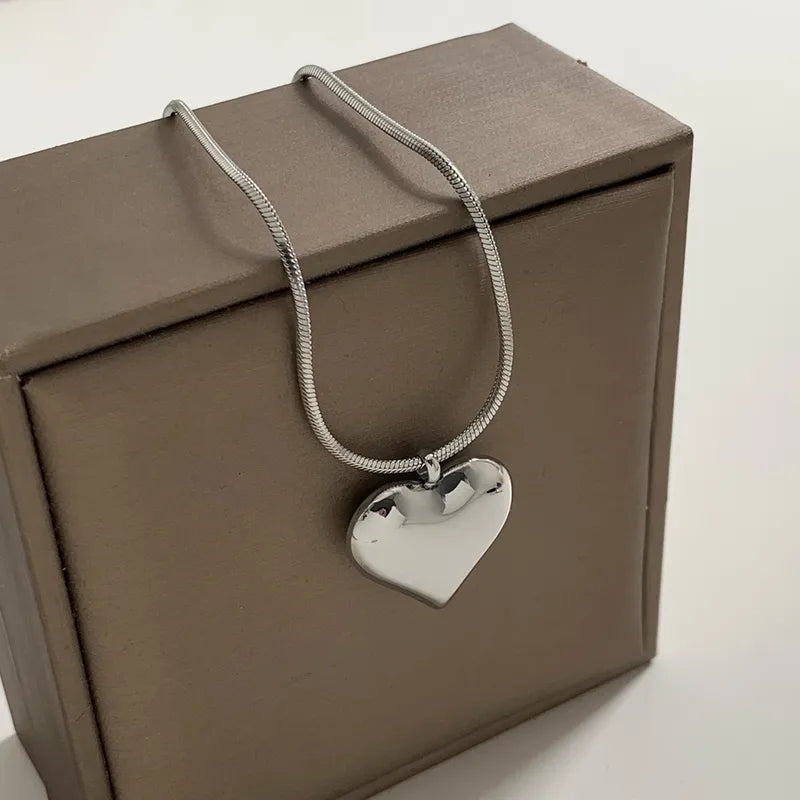 Collar de Corazón Moderno