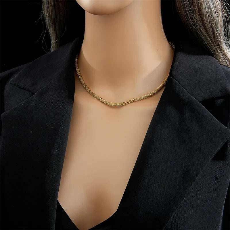 Collar casual estilo simple