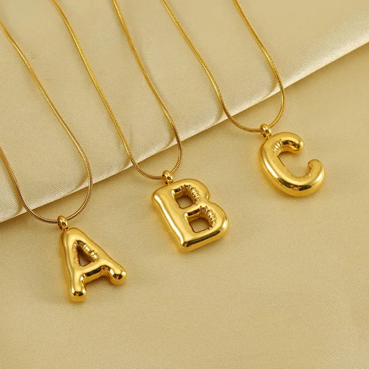 Collar letra burbuja